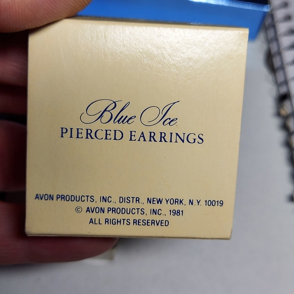 Vintage Avon Blue Oval Crystal Stud Earrings - Picture 2 of 2